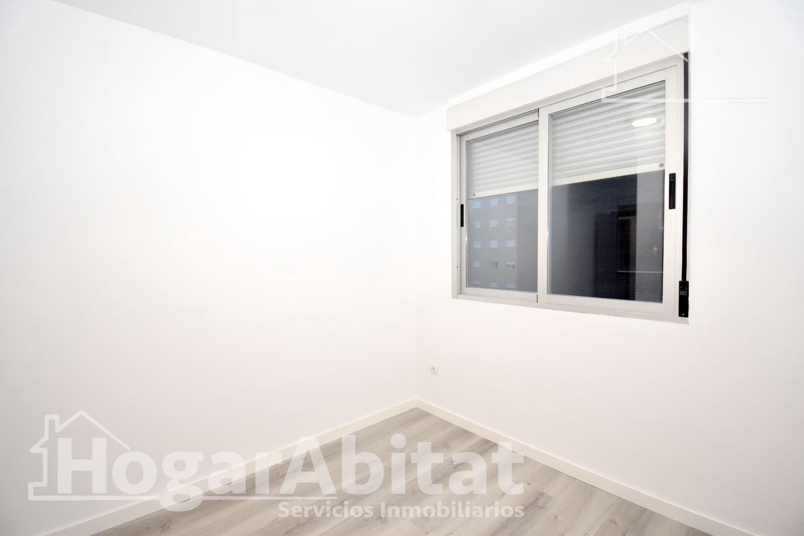 4 bedroom Flat for sale in Castello de la Plana with garage - € 215,000 (Ref: 9367555)