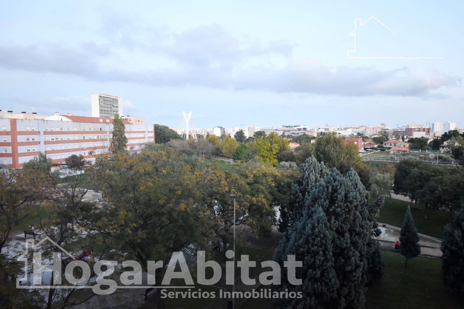 4 bedroom Flat for sale in Castello de la Plana with garage - € 215,000 (Ref: 9367555)