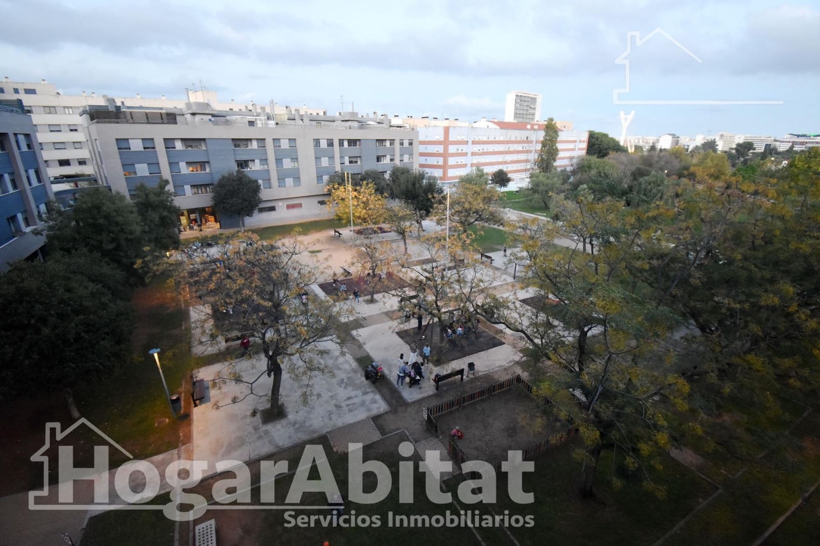 4 bedroom Flat for sale in Castello de la Plana with garage - € 215,000 (Ref: 9367555)