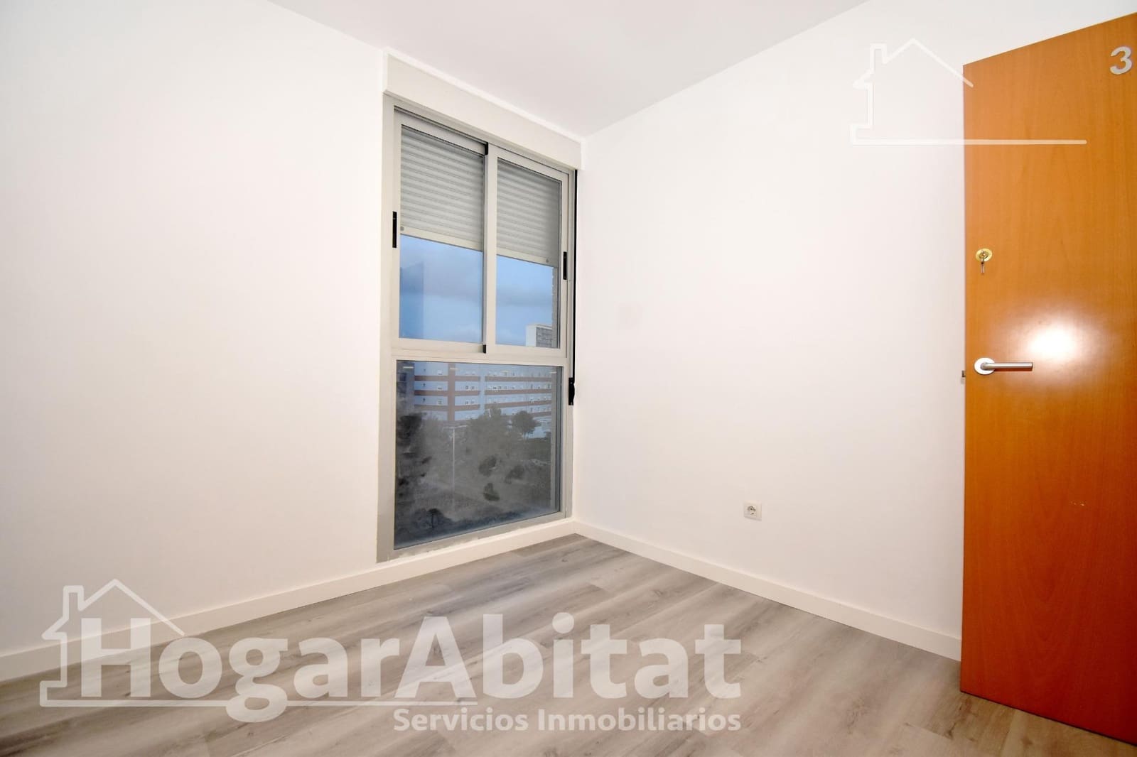 4 bedroom Flat for sale in Castello de la Plana with garage - € 215,000 (Ref: 9367555)