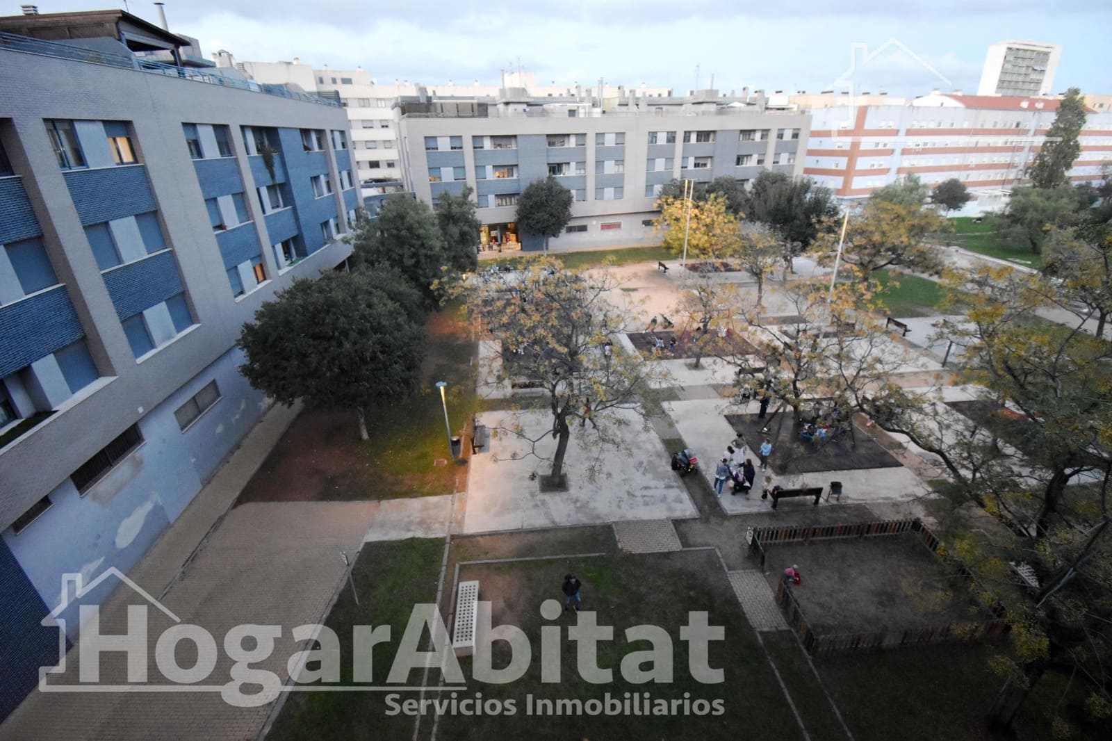 4 bedroom Flat for sale in Castello de la Plana with garage - € 215,000 (Ref: 9367555)