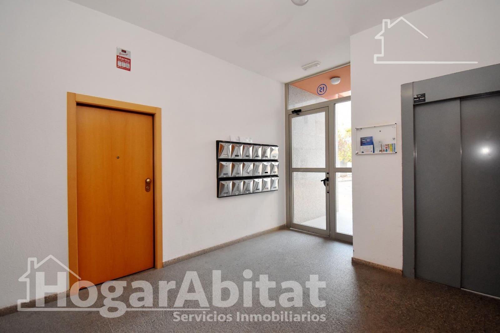 4 bedroom Flat for sale in Castello de la Plana with garage - € 215,000 (Ref: 9367555)