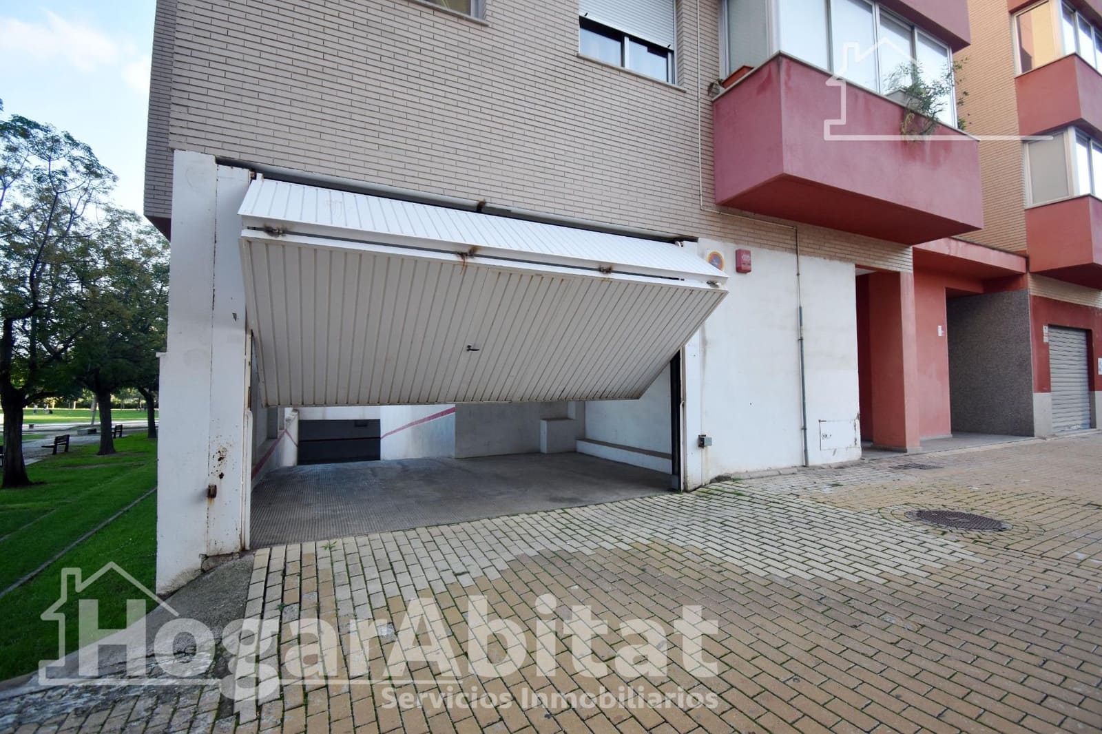4 bedroom Flat for sale in Castello de la Plana with garage - € 215,000 (Ref: 9367555)