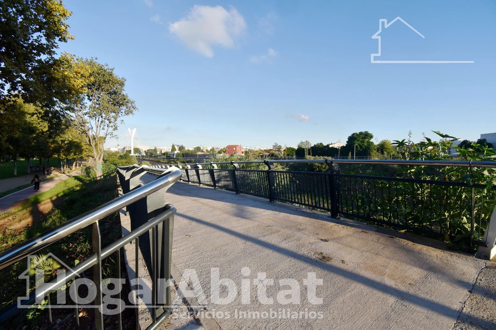 4 bedroom Flat for sale in Castello de la Plana with garage - € 215,000 (Ref: 9367555)