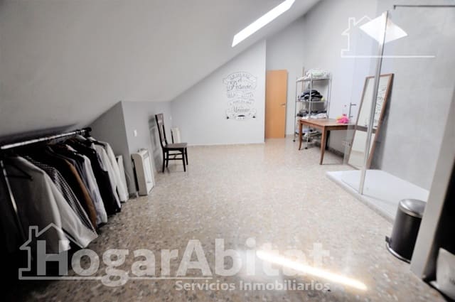 2 slaapkamer Penthouse te koop in Torrefiel, Valencia stad met garage - € 315.000 (Ref: 9367569)