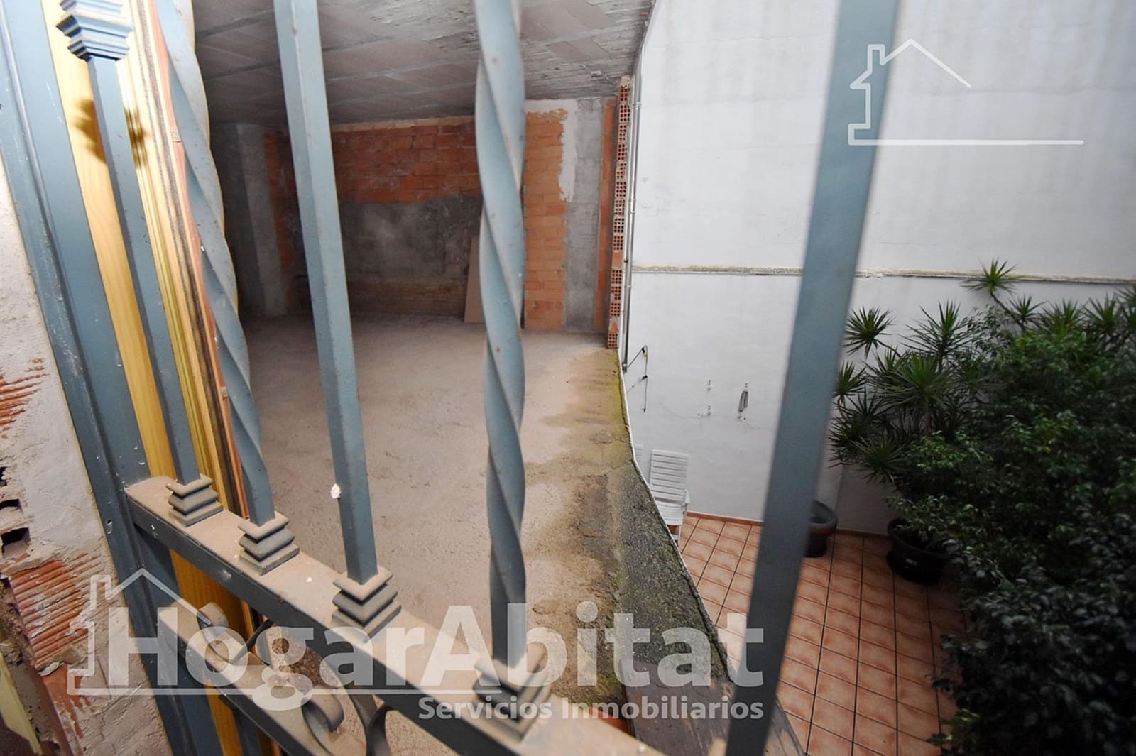 4 bedroom Flat for sale in Betxi - € 100,000 (Ref: 9375365)