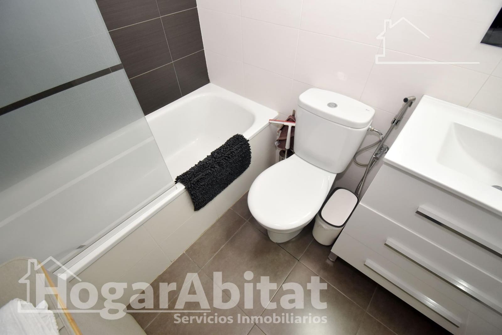 2 chambre Appartement à vendre à Castello de la Plana avec garage - 235 000 € (Ref: 9379087)