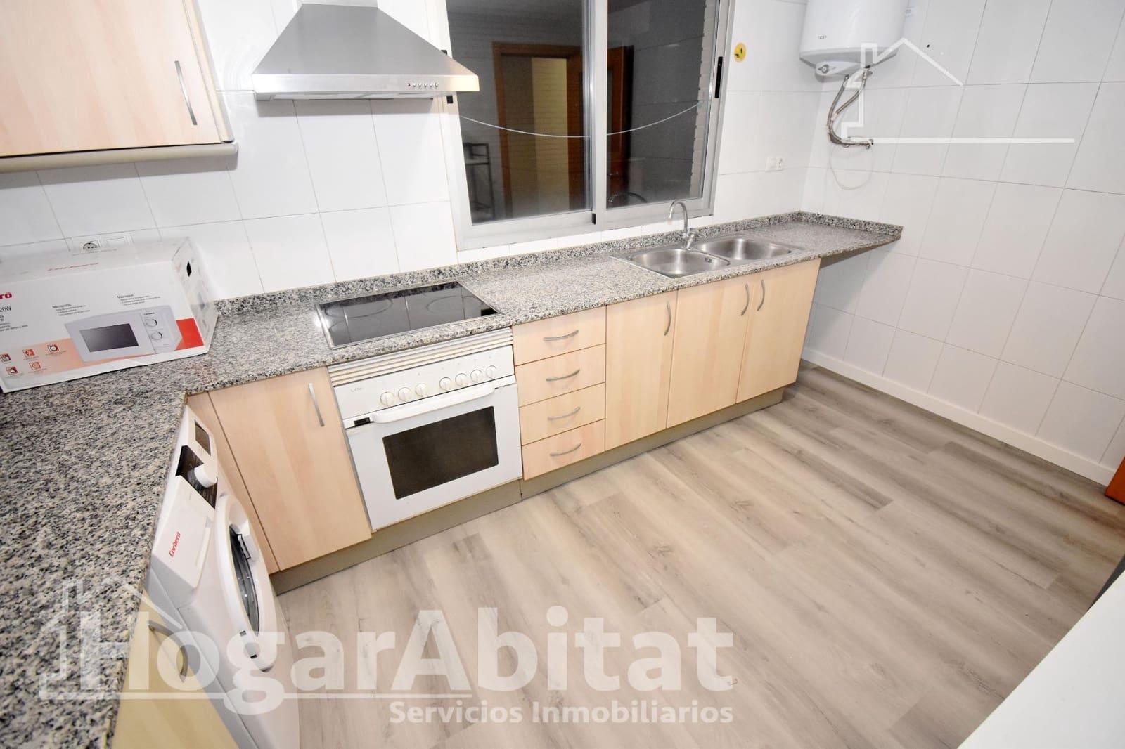 4 bedroom Flat for sale in Castello de la Plana with garage - € 225,000 (Ref: 9379089)