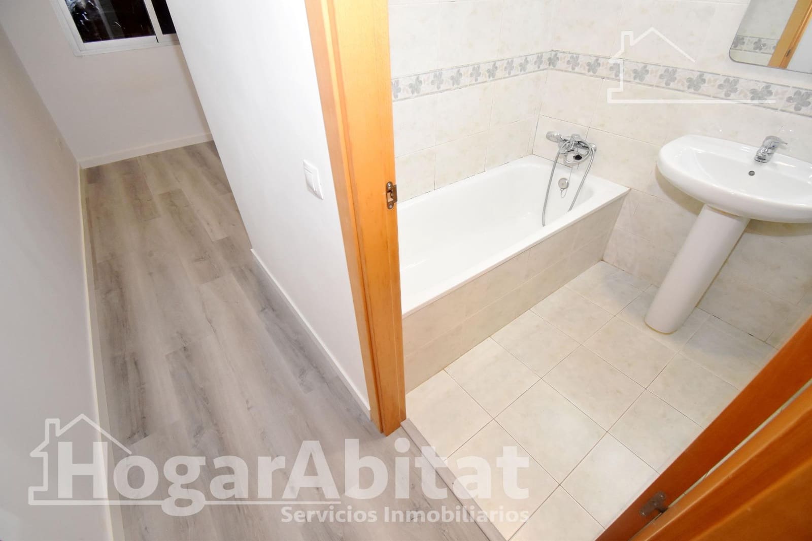 4 bedroom Flat for sale in Castello de la Plana with garage - € 225,000 (Ref: 9379089)