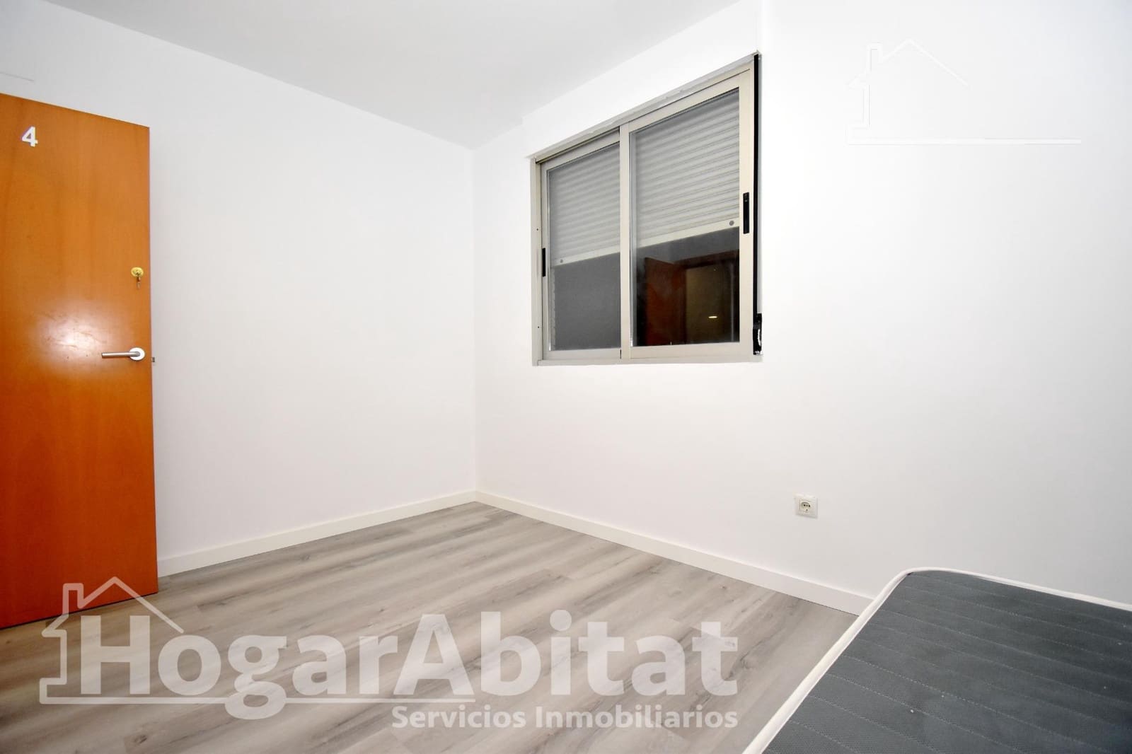 4 bedroom Flat for sale in Castello de la Plana with garage - € 225,000 (Ref: 9379089)