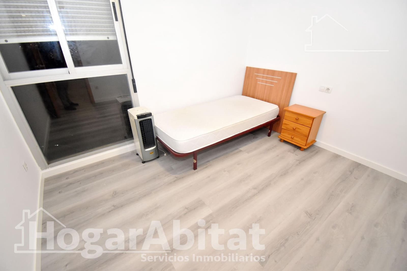 4 bedroom Flat for sale in Castello de la Plana with garage - € 225,000 (Ref: 9379089)