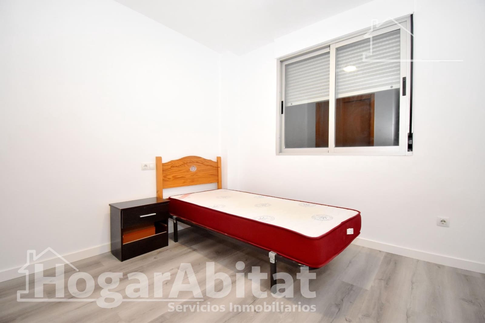 4 bedroom Flat for sale in Castello de la Plana with garage - € 225,000 (Ref: 9379089)