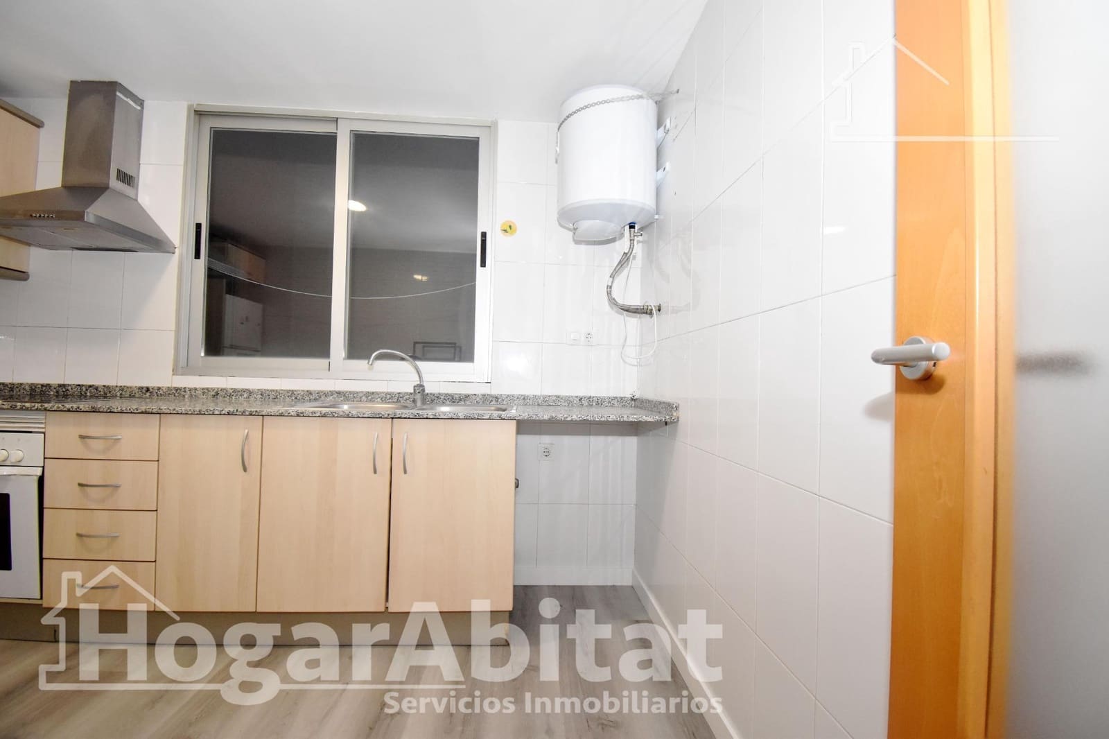 4 bedroom Flat for sale in Castello de la Plana with garage - € 225,000 (Ref: 9379089)