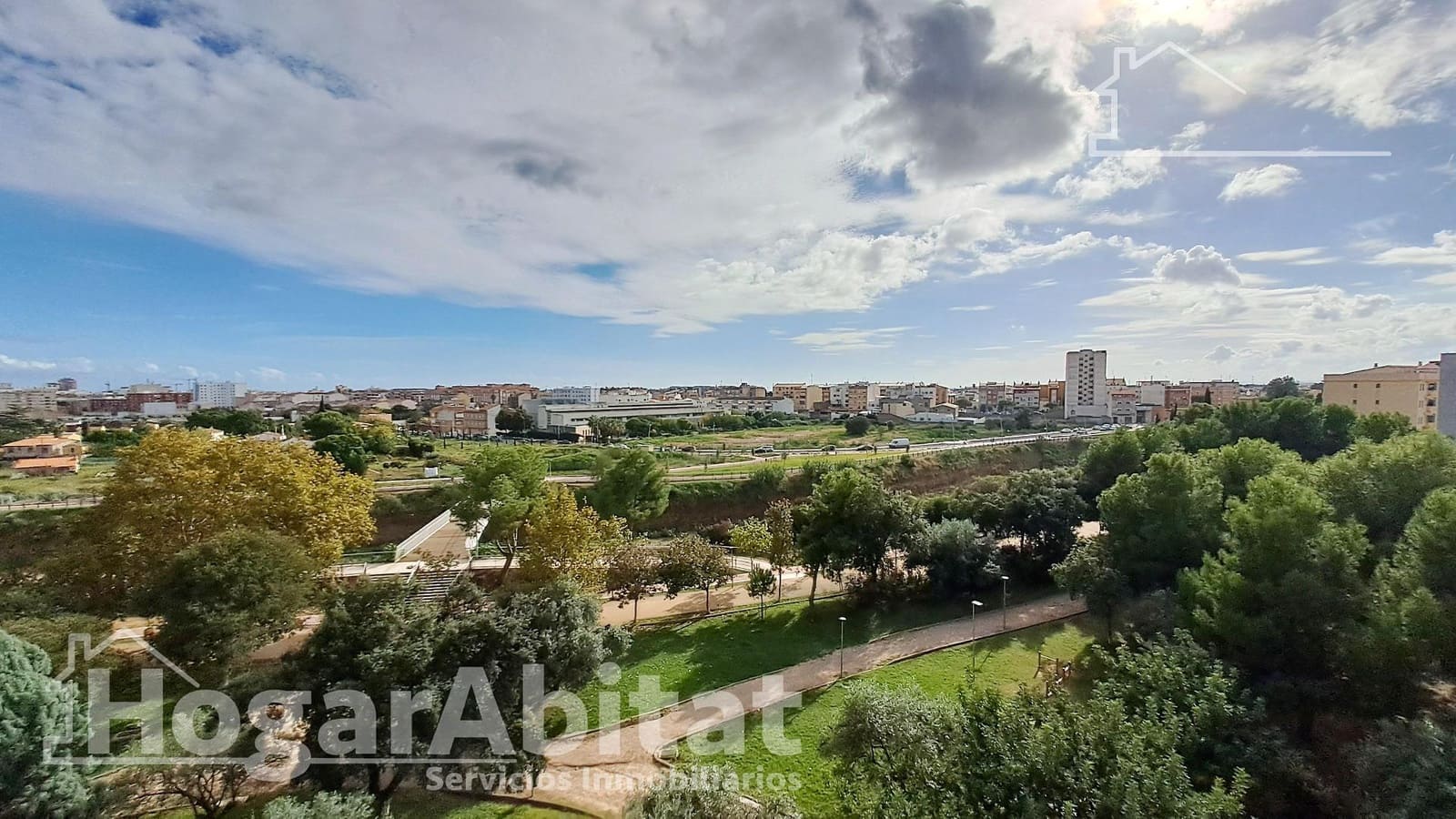4 bedroom Flat for sale in Castello de la Plana with garage - € 225,000 (Ref: 9379089)