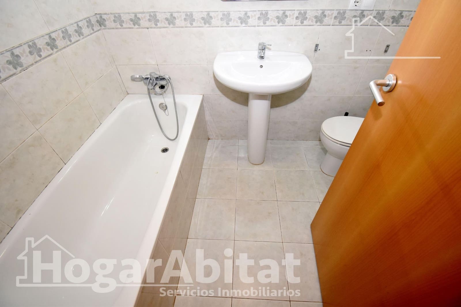 4 bedroom Flat for sale in Castello de la Plana with garage - € 225,000 (Ref: 9379089)