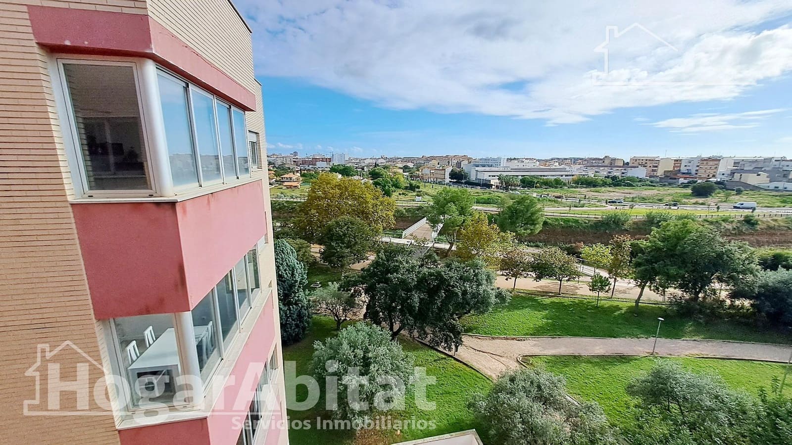 4 bedroom Flat for sale in Castello de la Plana with garage - € 225,000 (Ref: 9379089)
