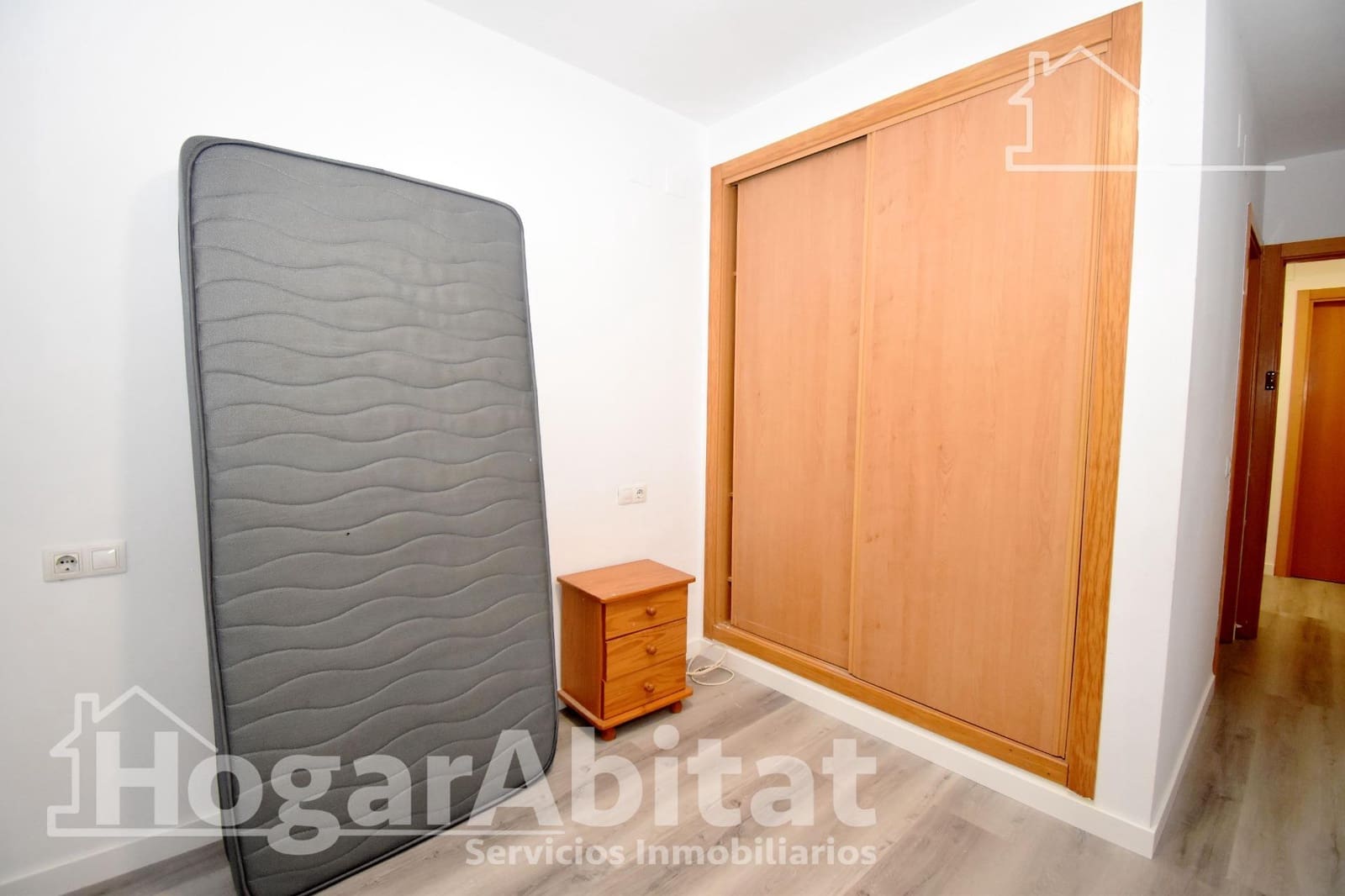 4 bedroom Flat for sale in Castello de la Plana with garage - € 225,000 (Ref: 9379089)