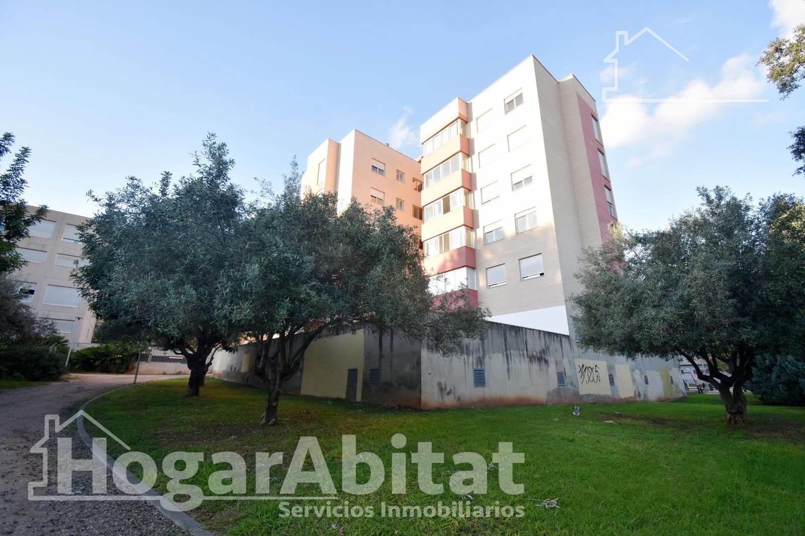 4 bedroom Flat for sale in Castello de la Plana with garage - € 225,000 (Ref: 9379089)