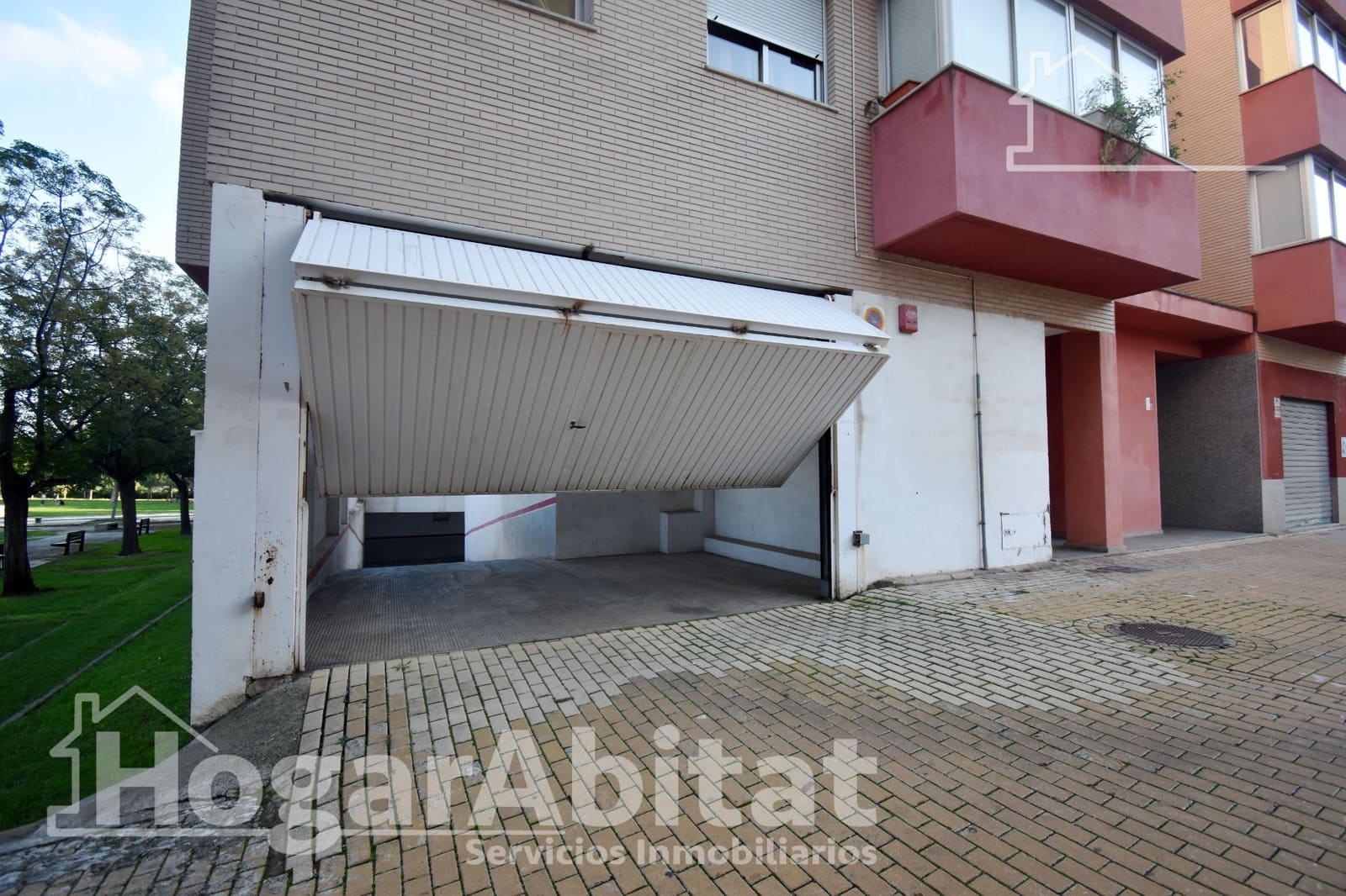 4 bedroom Flat for sale in Castello de la Plana with garage - € 225,000 (Ref: 9379089)