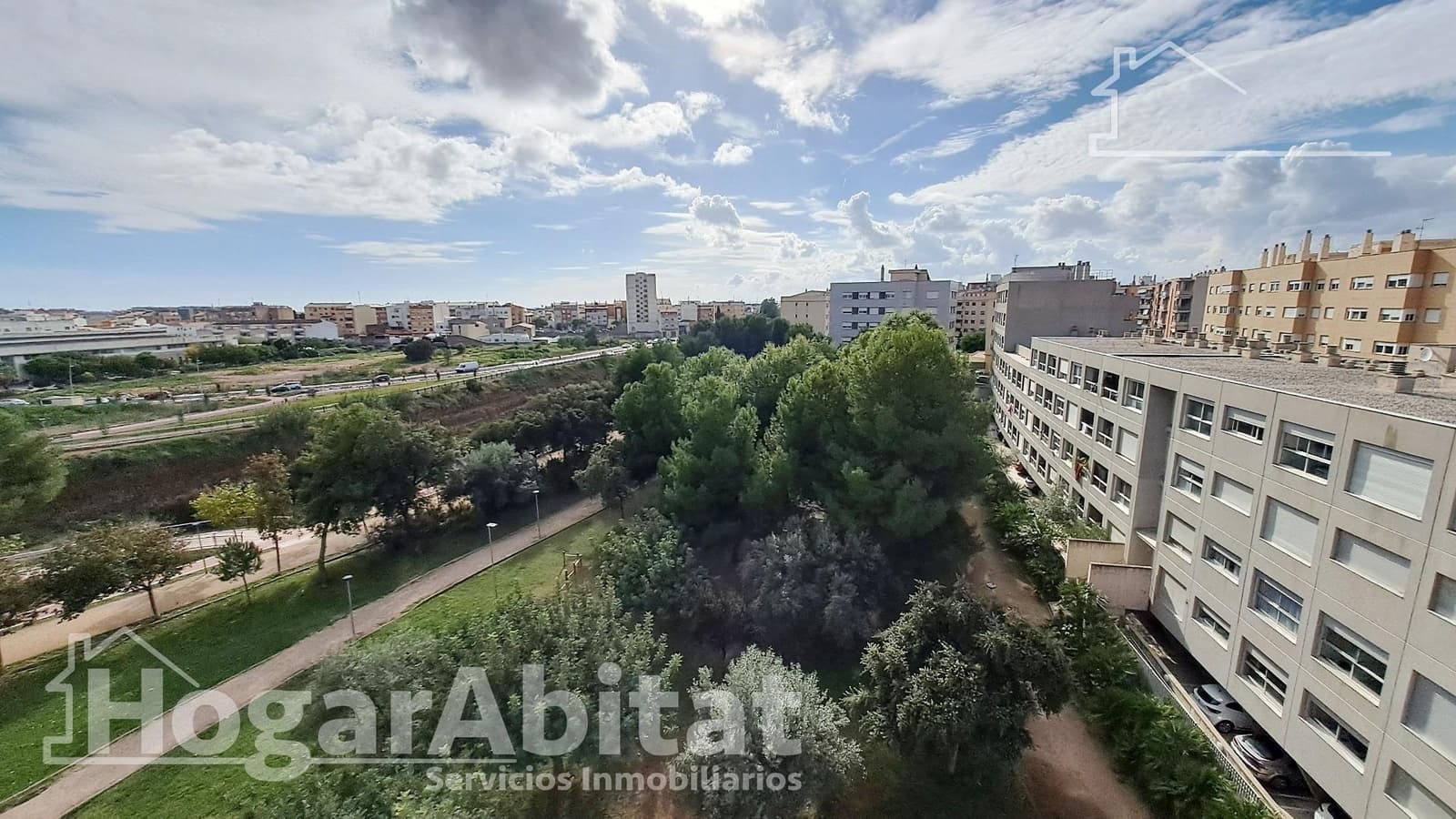 4 bedroom Flat for sale in Castello de la Plana with garage - € 225,000 (Ref: 9379089)