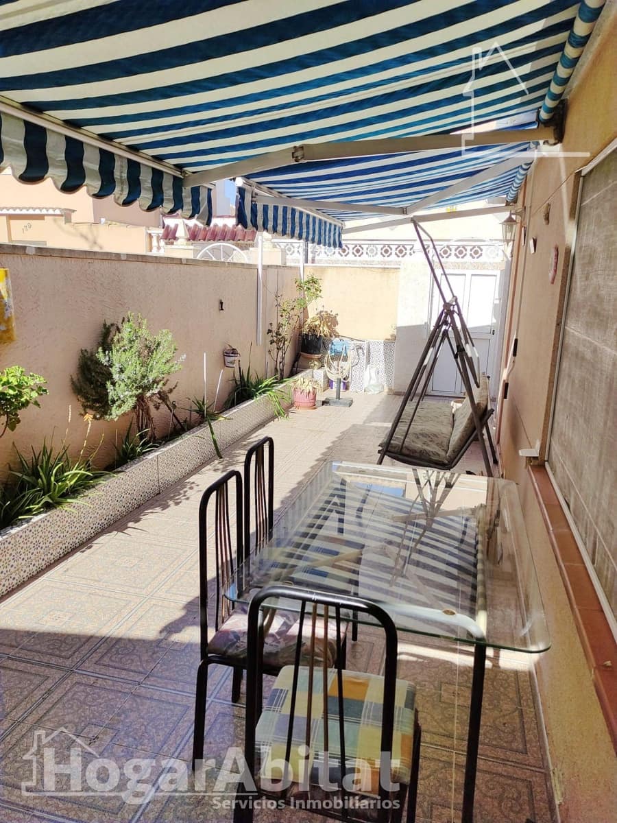 4 slaapkamer Rijtjeshuis te koop in Torrevieja met zwembad - € 149.000 (Ref: 9385666)