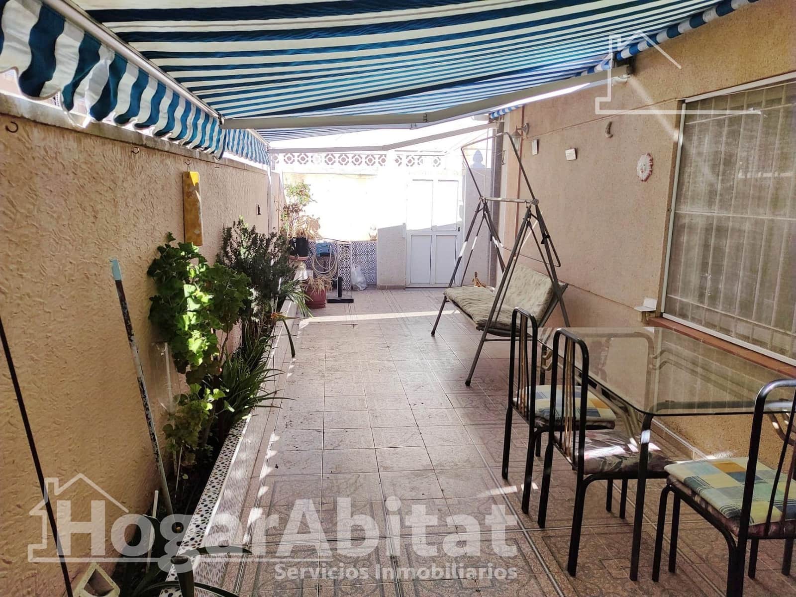 4 slaapkamer Rijtjeshuis te koop in Torrevieja met zwembad - € 149.000 (Ref: 9385666)