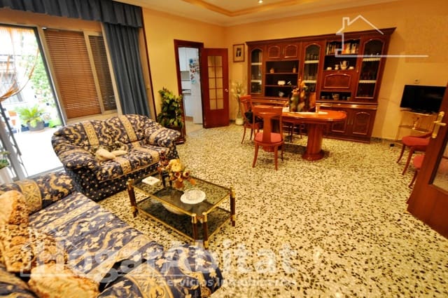 5 bedroom Townhouse for sale in Burjassot with garage - € 450,000 (Ref: 9396073)