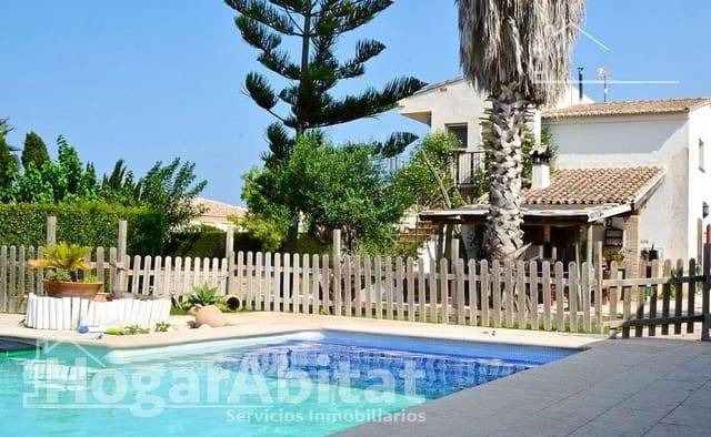 4 soveværelse Villa til salg i Oliva med swimmingpool garage - € 750.000 (Ref: 9398566)