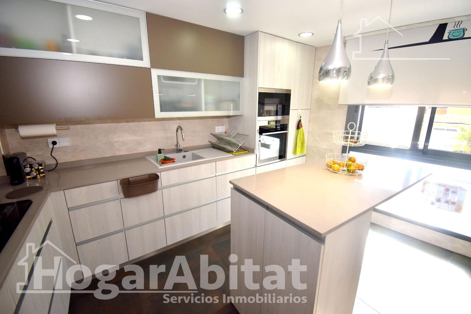 3 makuuhuone Rivitalo myytävänä paikassa Castello de la Plana mukana 
autotalli - 297 000 € (Ref: 9401116)