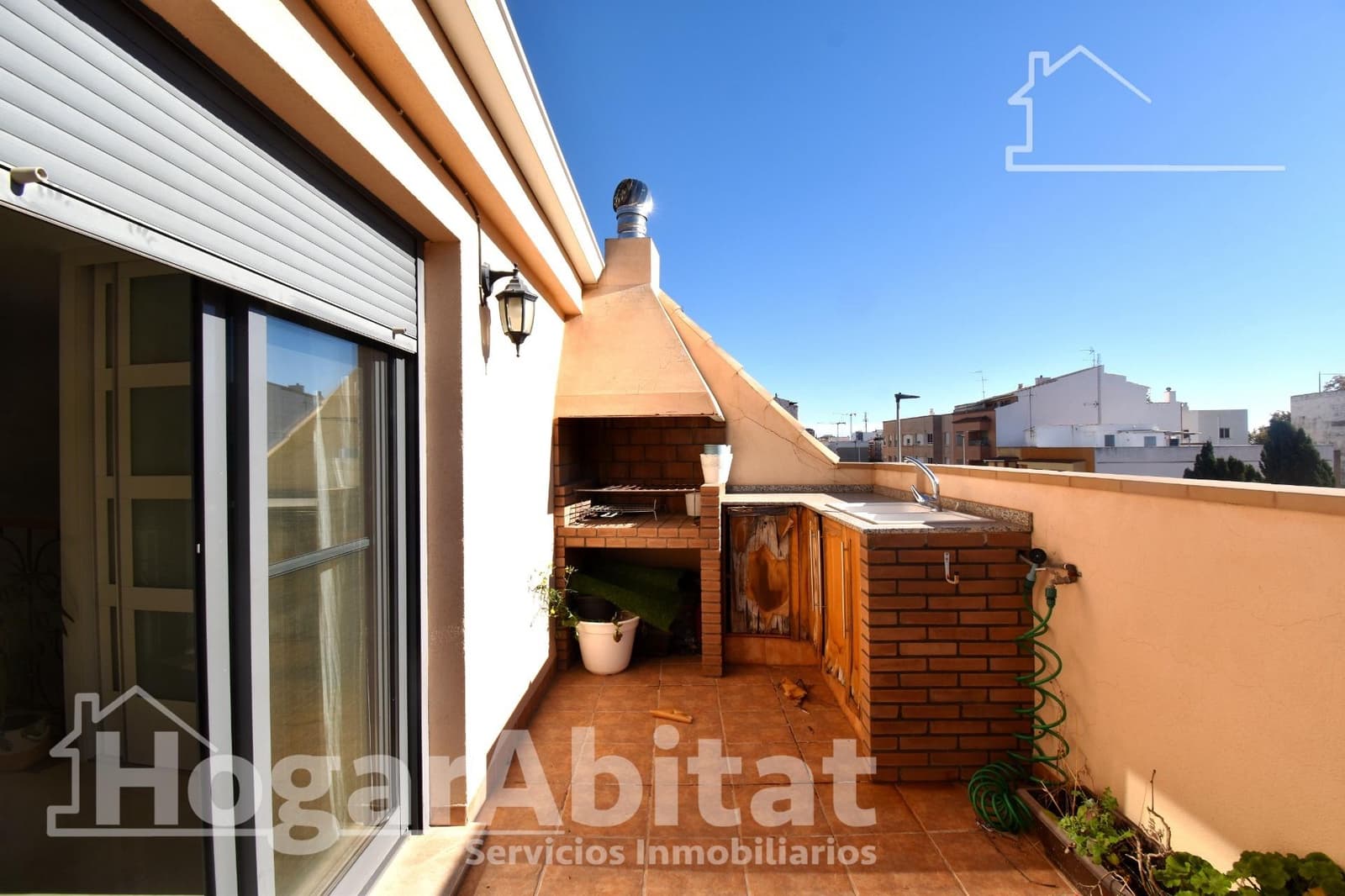 3 makuuhuone Rivitalo myytävänä paikassa Castello de la Plana mukana 
autotalli - 297 000 € (Ref: 9401116)