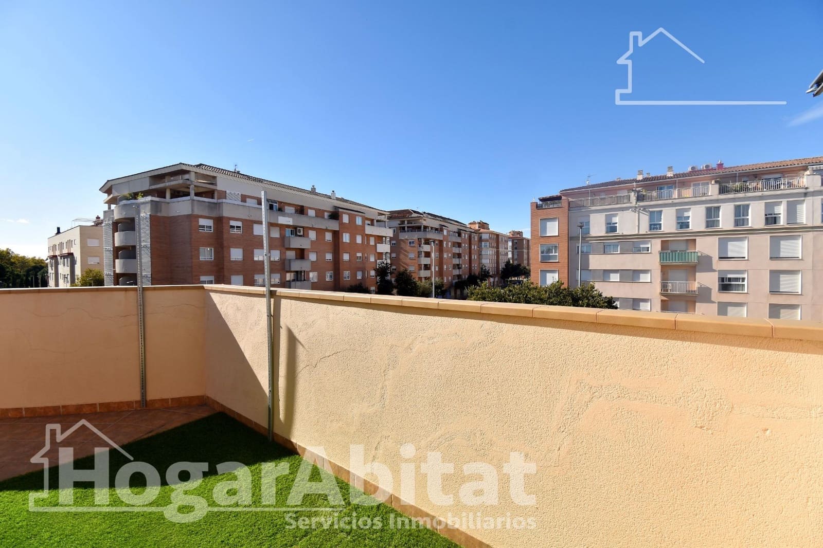 3 makuuhuone Rivitalo myytävänä paikassa Castello de la Plana mukana 
autotalli - 297 000 € (Ref: 9401116)