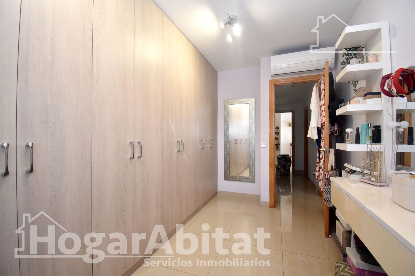 3 makuuhuone Rivitalo myytävänä paikassa Castello de la Plana mukana 
autotalli - 297 000 € (Ref: 9401116)