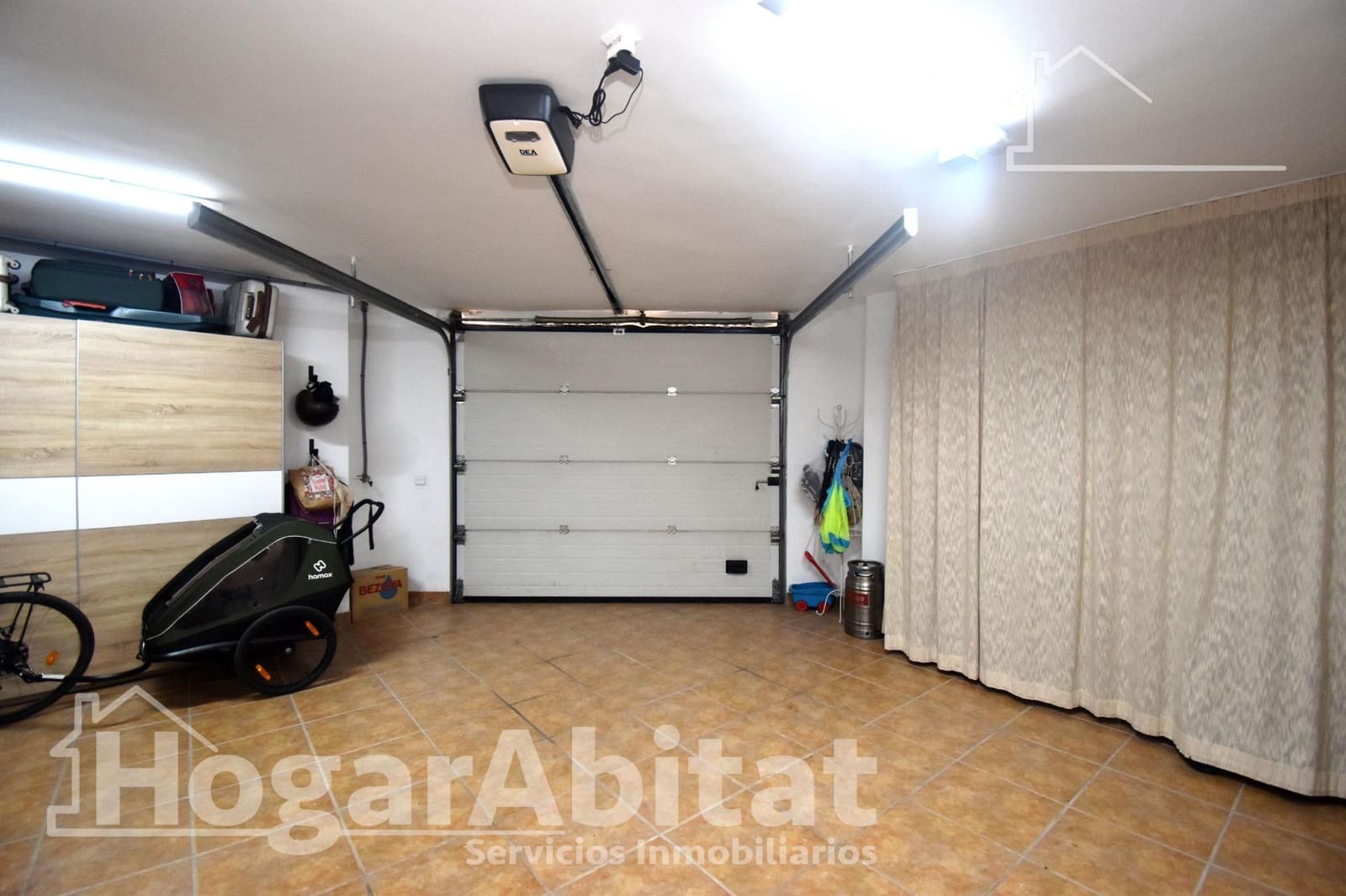 3 makuuhuone Rivitalo myytävänä paikassa Castello de la Plana mukana 
autotalli - 297 000 € (Ref: 9401116)