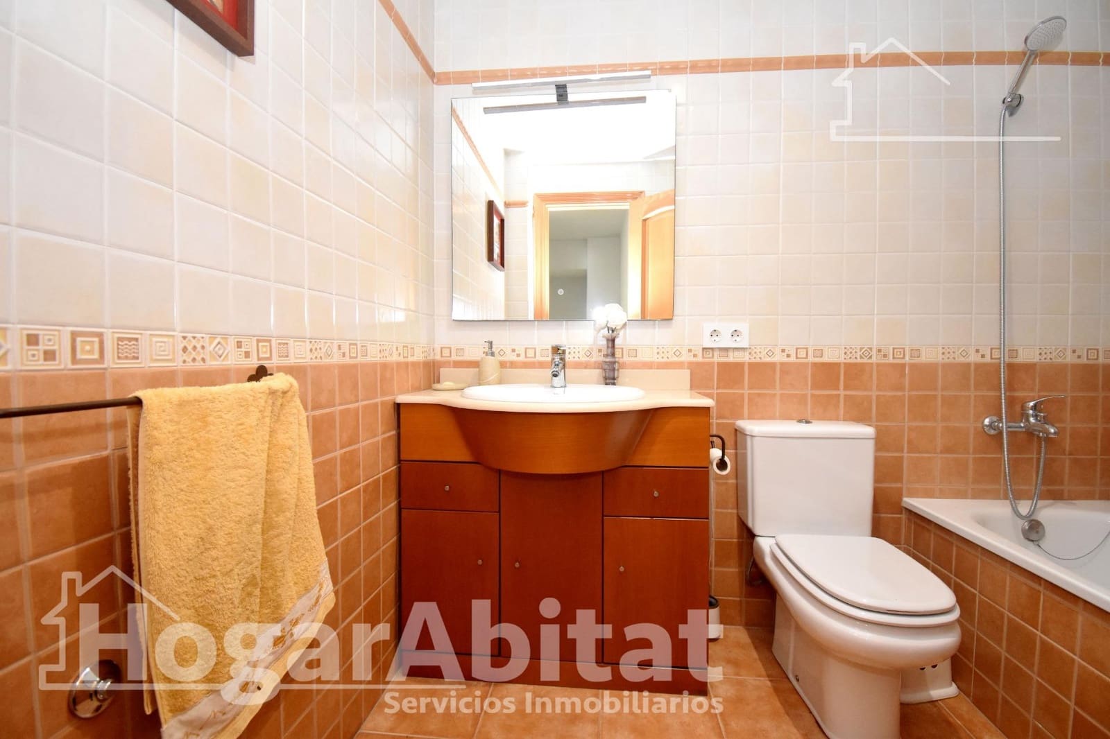 3 makuuhuone Rivitalo myytävänä paikassa Castello de la Plana mukana 
autotalli - 297 000 € (Ref: 9401116)