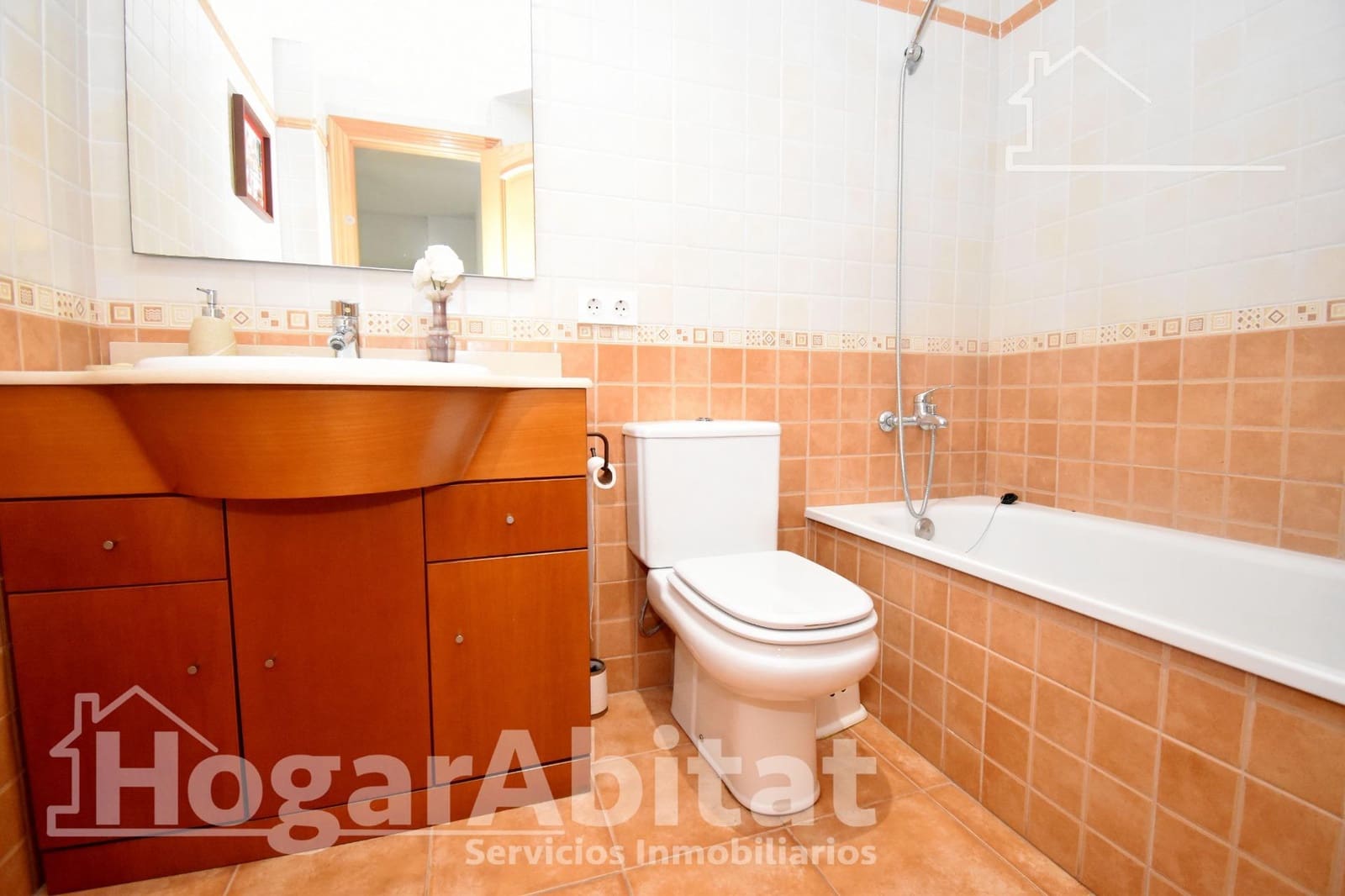 3 makuuhuone Rivitalo myytävänä paikassa Castello de la Plana mukana 
autotalli - 297 000 € (Ref: 9401116)