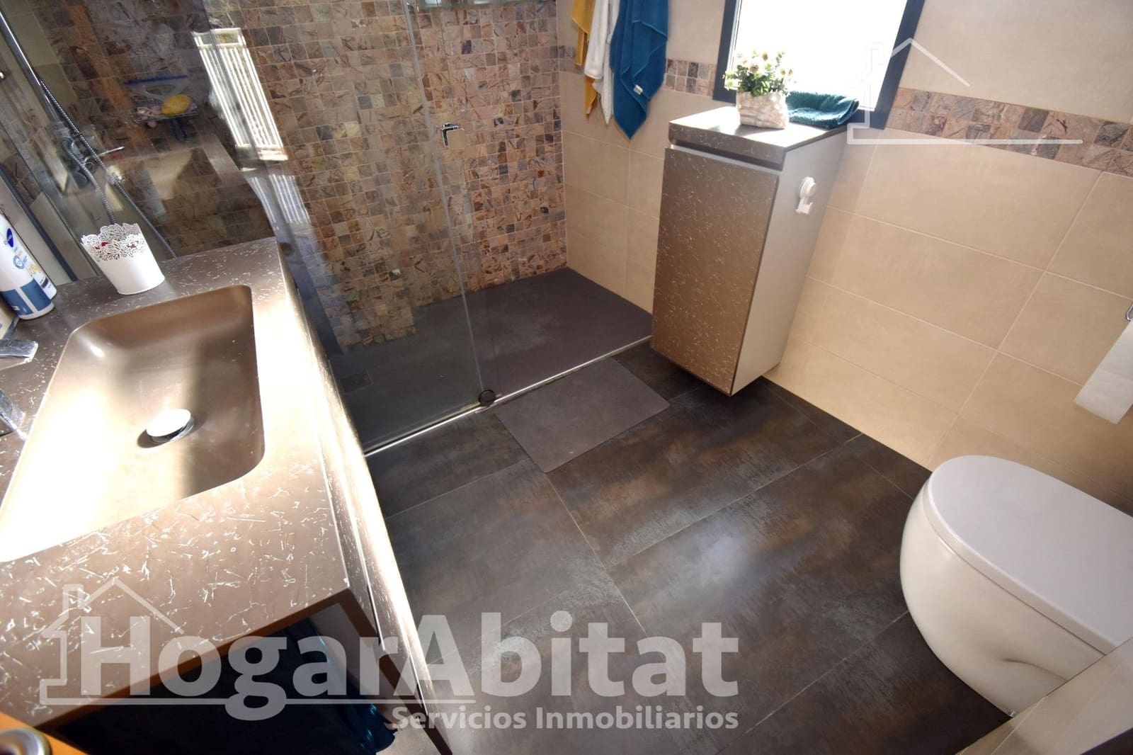 3 makuuhuone Rivitalo myytävänä paikassa Castello de la Plana mukana 
autotalli - 297 000 € (Ref: 9401116)