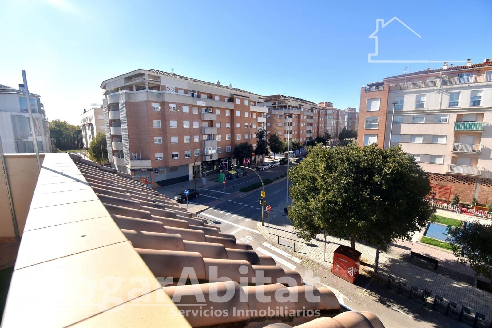 3 makuuhuone Rivitalo myytävänä paikassa Castello de la Plana mukana 
autotalli - 297 000 € (Ref: 9401116)