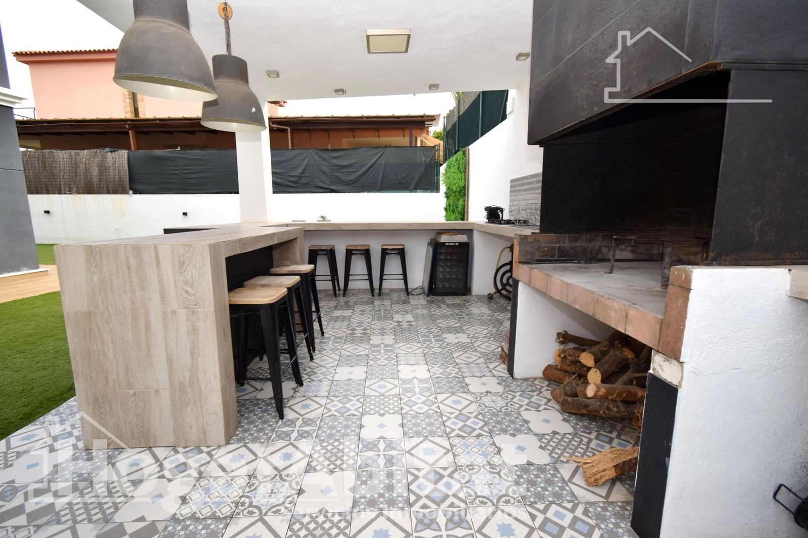 4 sypialnia Willa na sprzedaż w Chiva z basenem garażem - 650 000 € (Ref: 9401125)