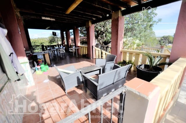 4 soveværelse Villa til salg i Godelleta med swimmingpool garage - € 180.000 (Ref: 9401140)