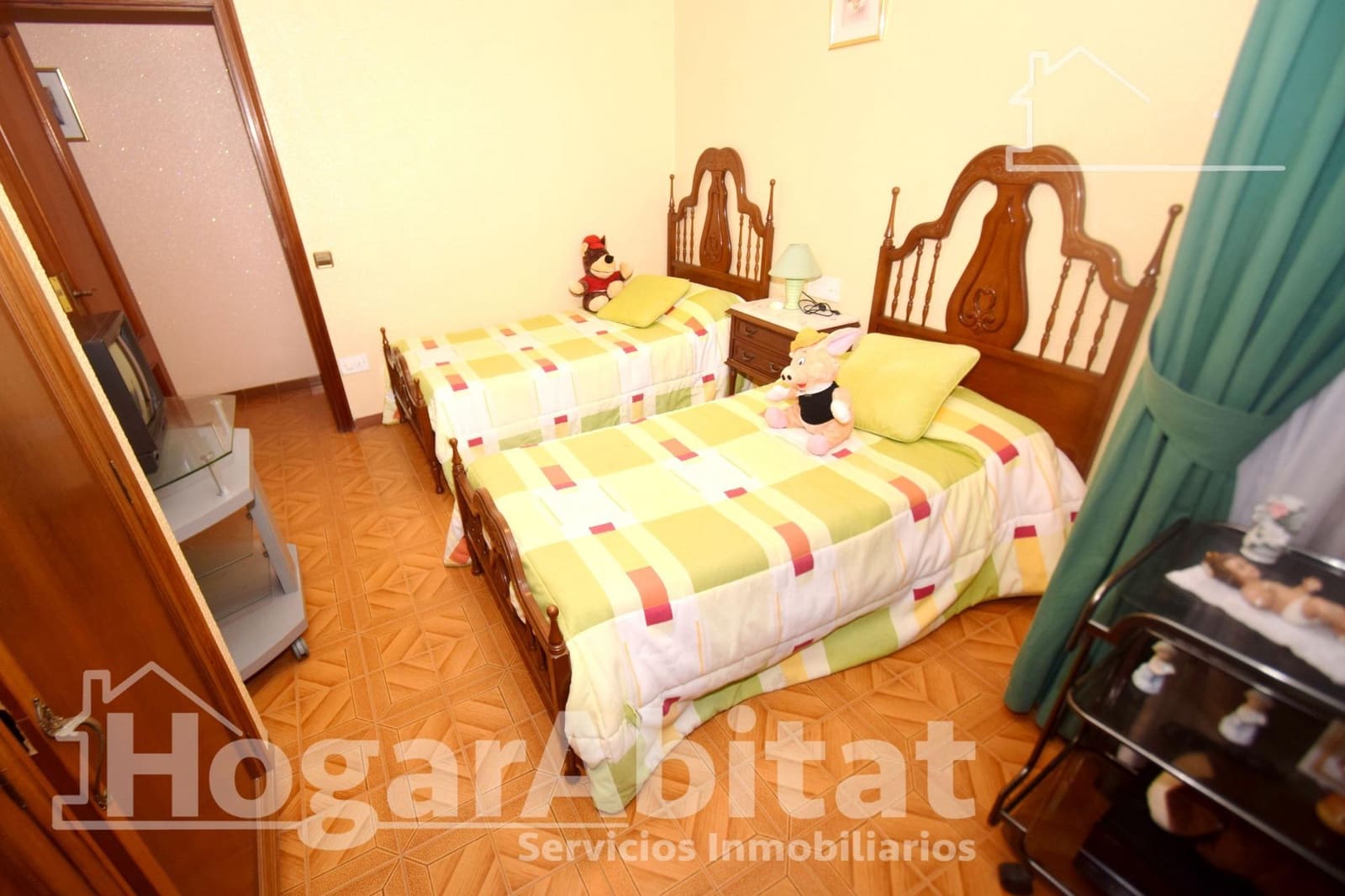 6 bedroom Townhouse for sale in Castello de la Plana - € 250,000 (Ref: 9401145)