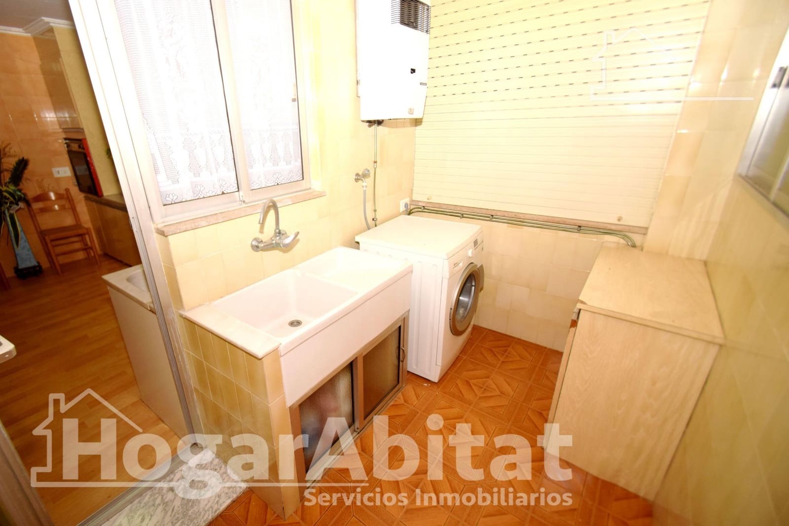 6 bedroom Townhouse for sale in Castello de la Plana - € 250,000 (Ref: 9401145)