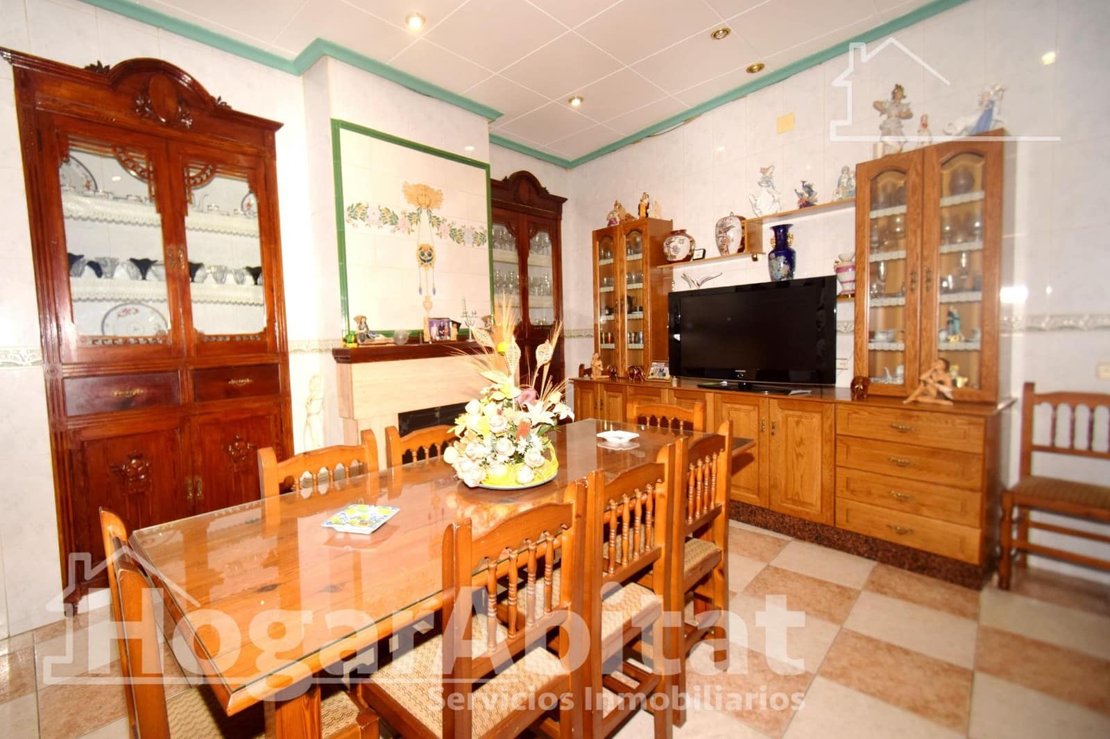 6 bedroom Townhouse for sale in Castello de la Plana - € 250,000 (Ref: 9401145)