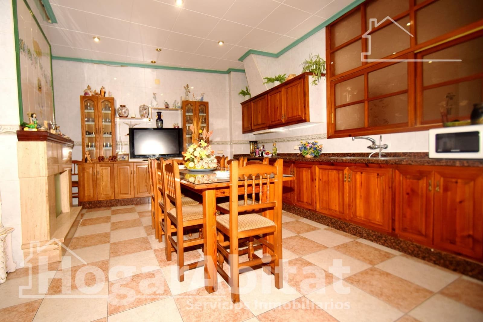 6 bedroom Townhouse for sale in Castello de la Plana - € 250,000 (Ref: 9401145)