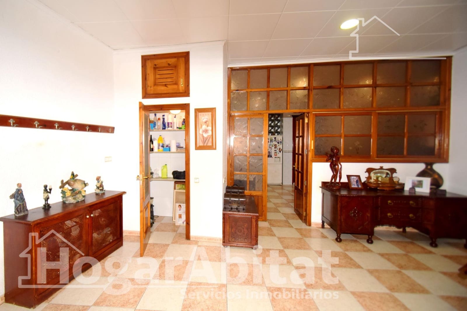 6 bedroom Townhouse for sale in Castello de la Plana - € 250,000 (Ref: 9401145)