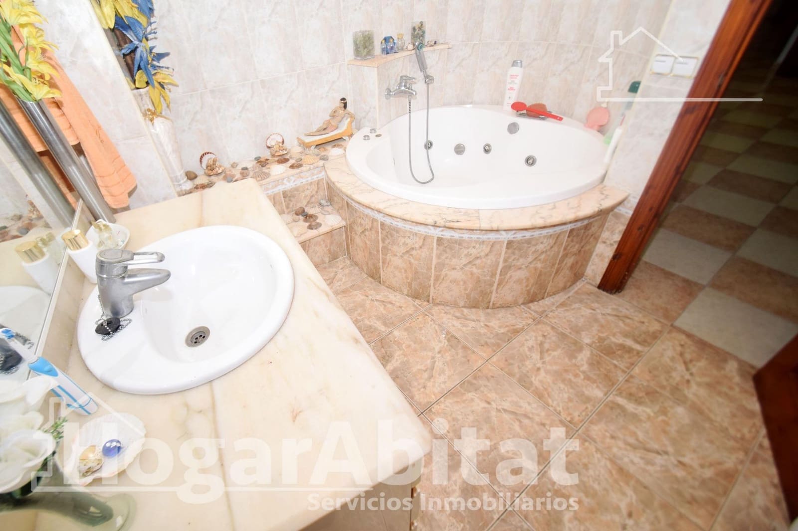 6 bedroom Townhouse for sale in Castello de la Plana - € 250,000 (Ref: 9401145)