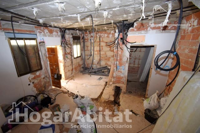 3 bedroom Townhouse for sale in Llíria - € 55,000 (Ref: 9403469)