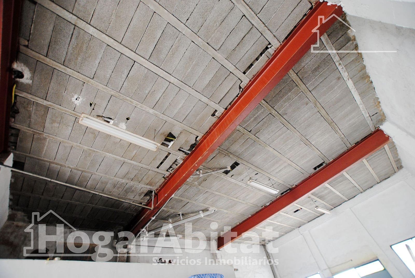 Kaupallinen myytävänä paikassa Almoines mukana 
autotalli - 87 000 € (Ref: 9406912)