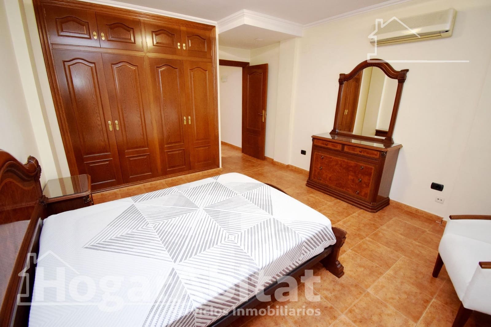 4 makuuhuone Omakotitalo myytävänä paikassa Vila-real mukana 
autotalli - 240 000 € (Ref: 9406969)