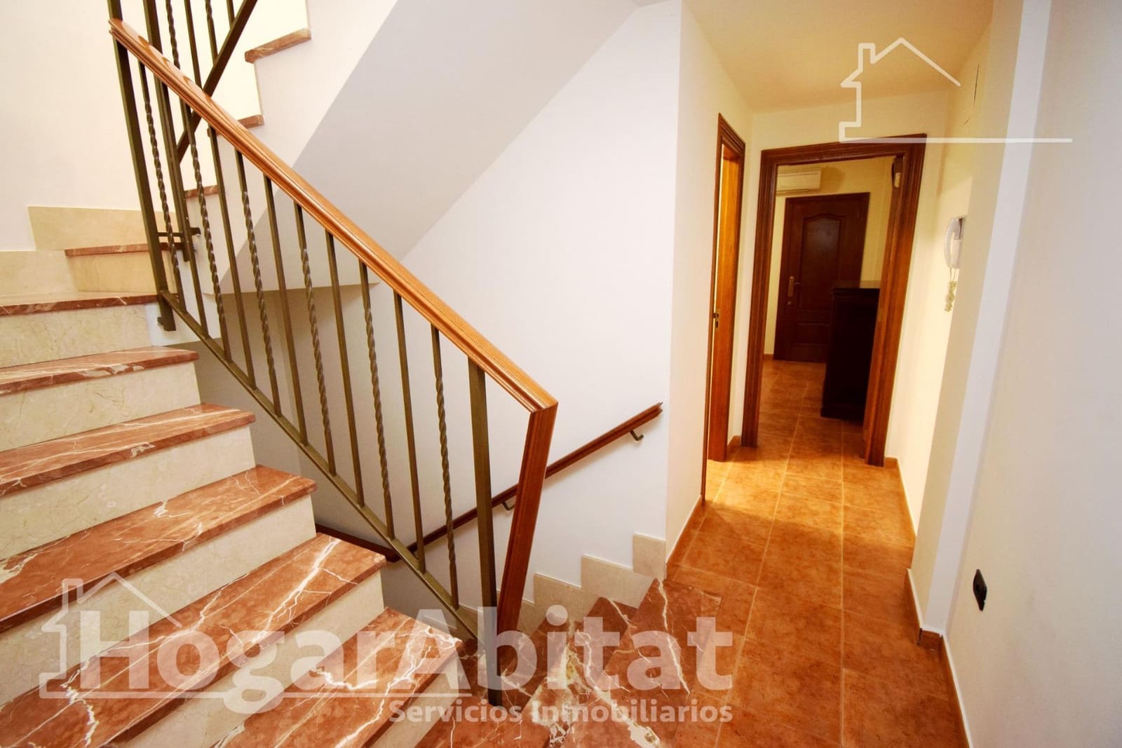 4 makuuhuone Omakotitalo myytävänä paikassa Vila-real mukana 
autotalli - 240 000 € (Ref: 9406969)