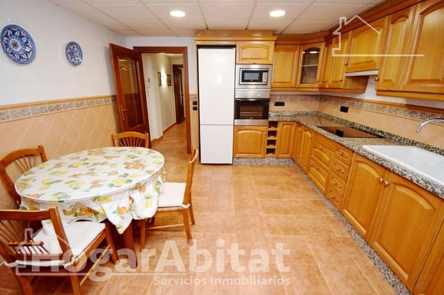 Casa de 4 habitaciones en Vila-real en venta con garaje - 240.000 € (Ref: 9406969)